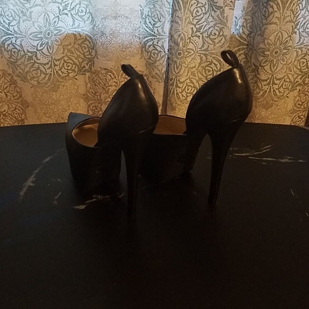 High Heels - Picture 2 of 4